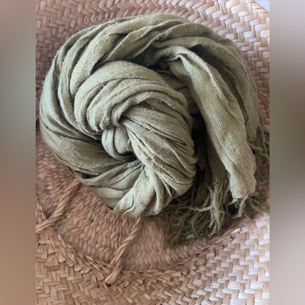 H&M Vintage Olive Green Crinkle Scarf – Boho Fringe Summer Wrap Stole EUC* - Picture 8 of 9
